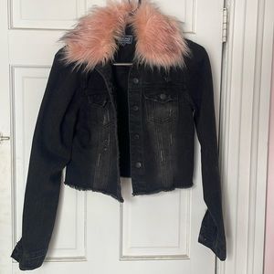 Small black denim jacket with fur collar
